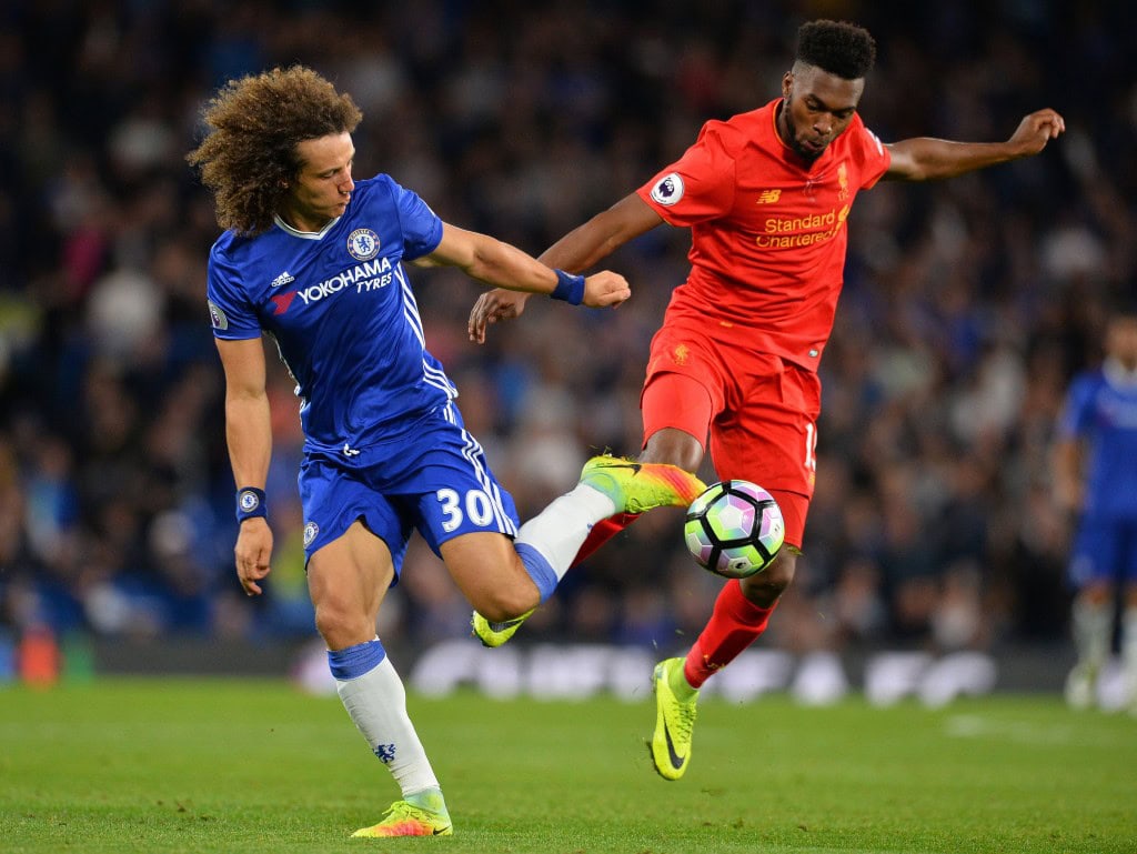 Chelsea's Brazilian defender David Luiz (L) vies with Liverpool's English striker Daniel Sturridge during the English Premier League football match between Chelsea and Liverpool at Stamford Bridge in London on September 16, 2016. / AFP / GLYN KIRK / RESTRICTED TO EDITORIAL USE. No use with unauthorized audio, video, data, fixture lists, club/league logos or 'live' services. Online in-match use limited to 75 images, no video emulation. No use in betting, games or single club/league/player publications. / (Photo credit should read GLYN KIRK/AFP/Getty Images)